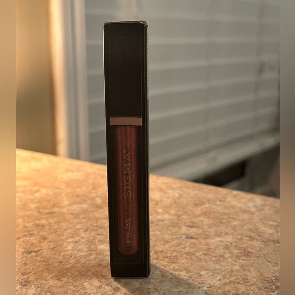 Sigma Beauty Lip Gloss - Shimmering Rose - Picture 1 of 3